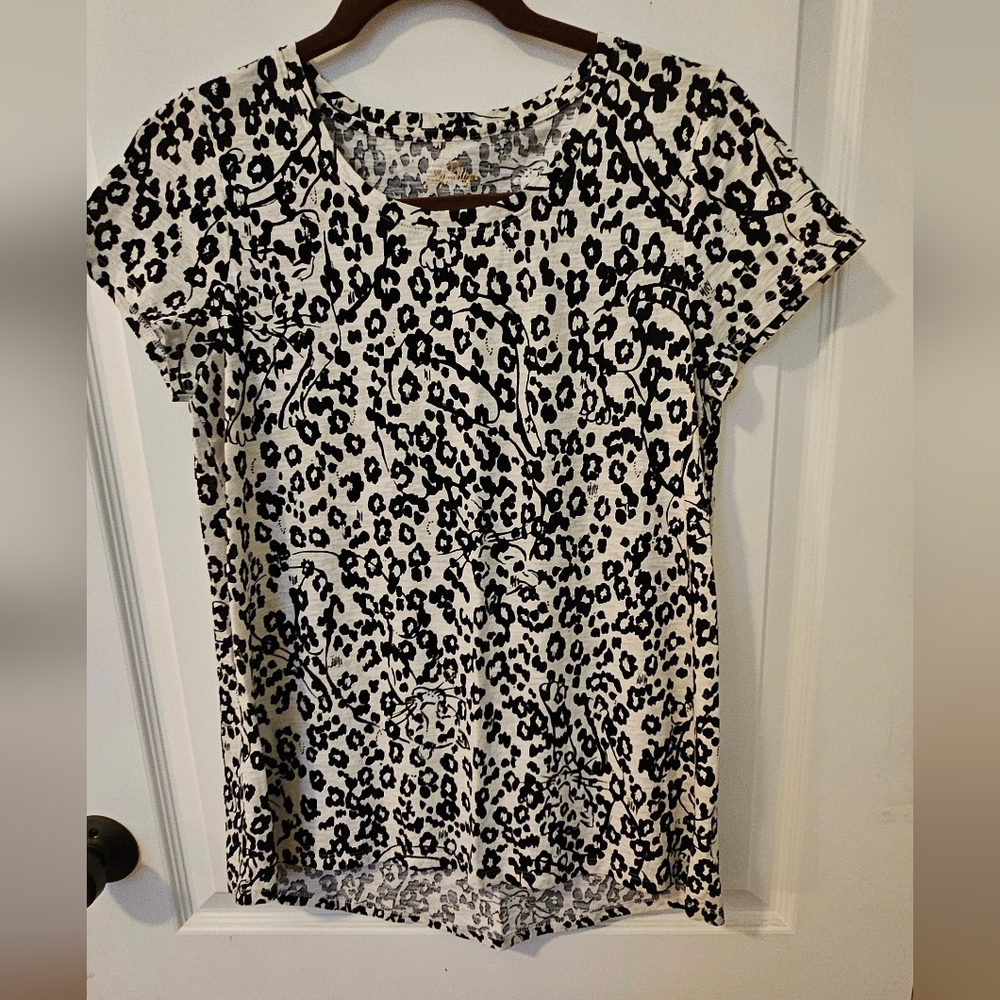 Lilly Pulitzer Black and White Leopard Print Tee- Small